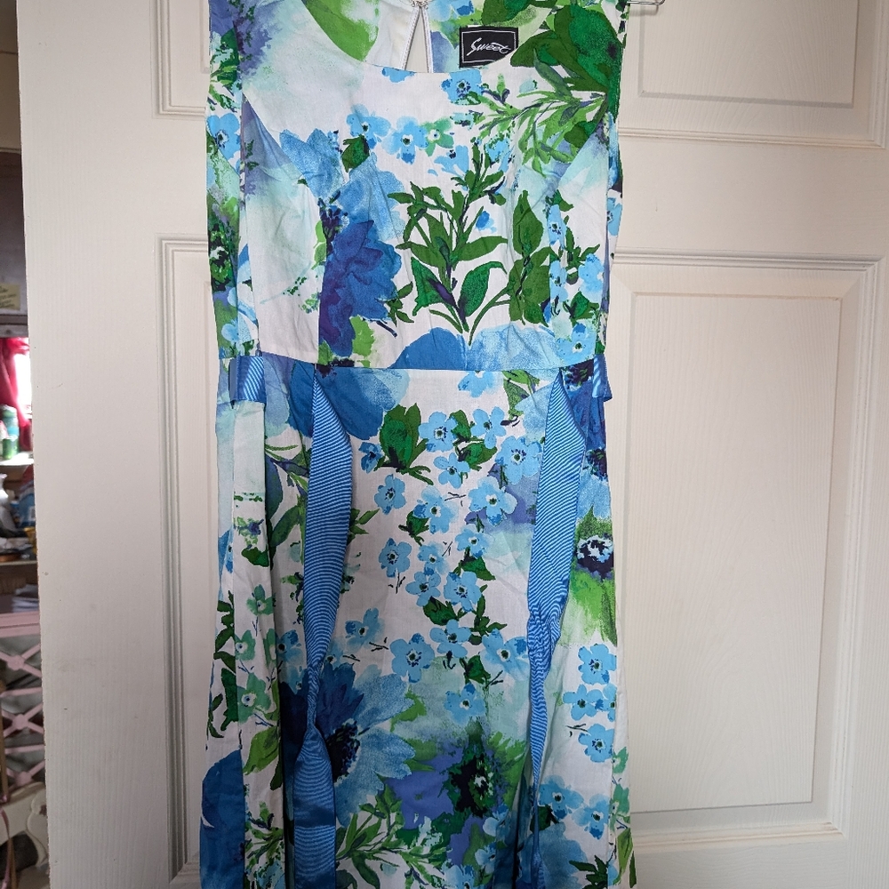 Dress - Picture 2 of 5